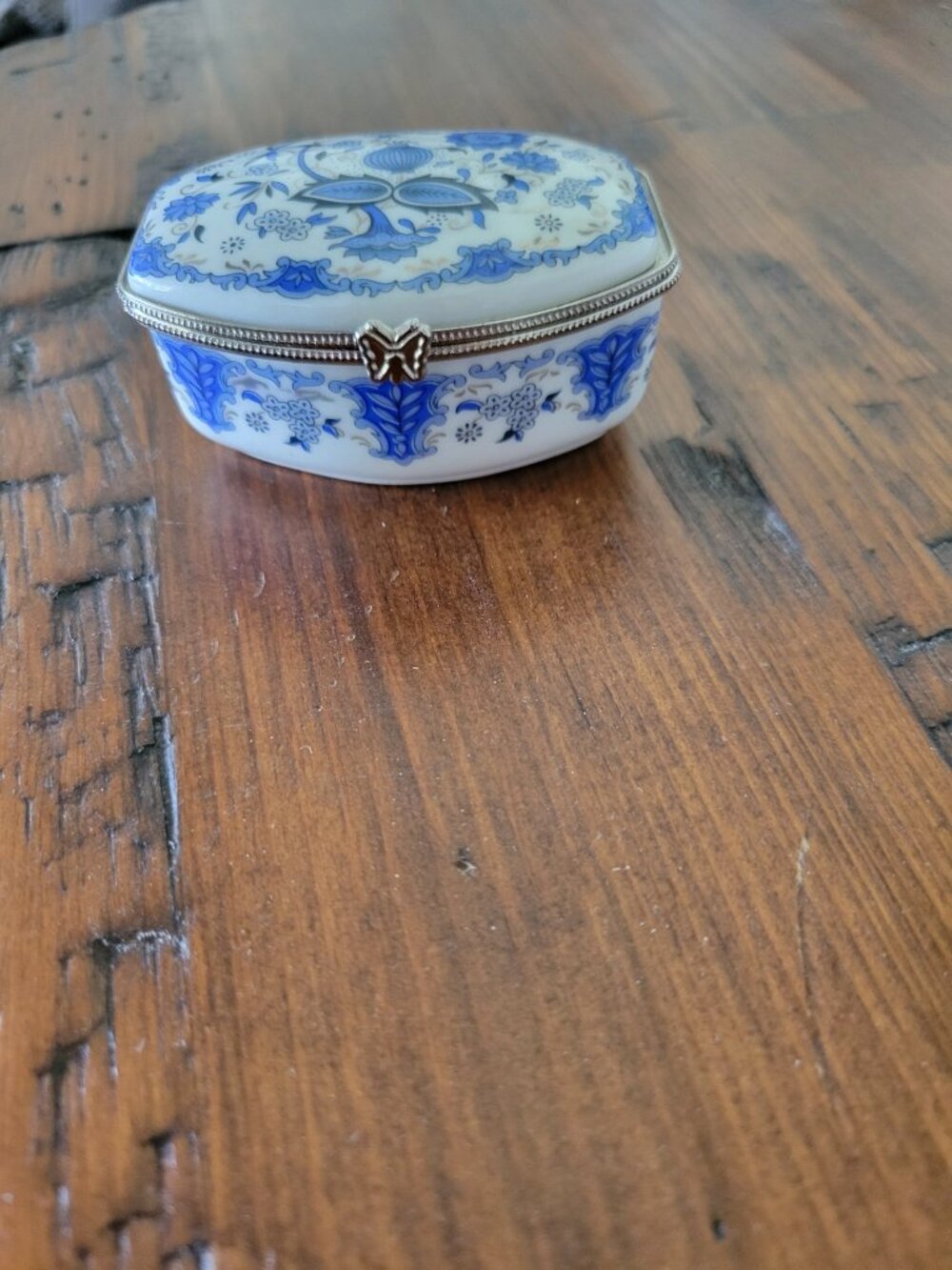 Vintage small hinged Trinket Box - Picture 2 of 3